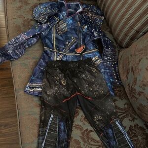 Evie descendants costume